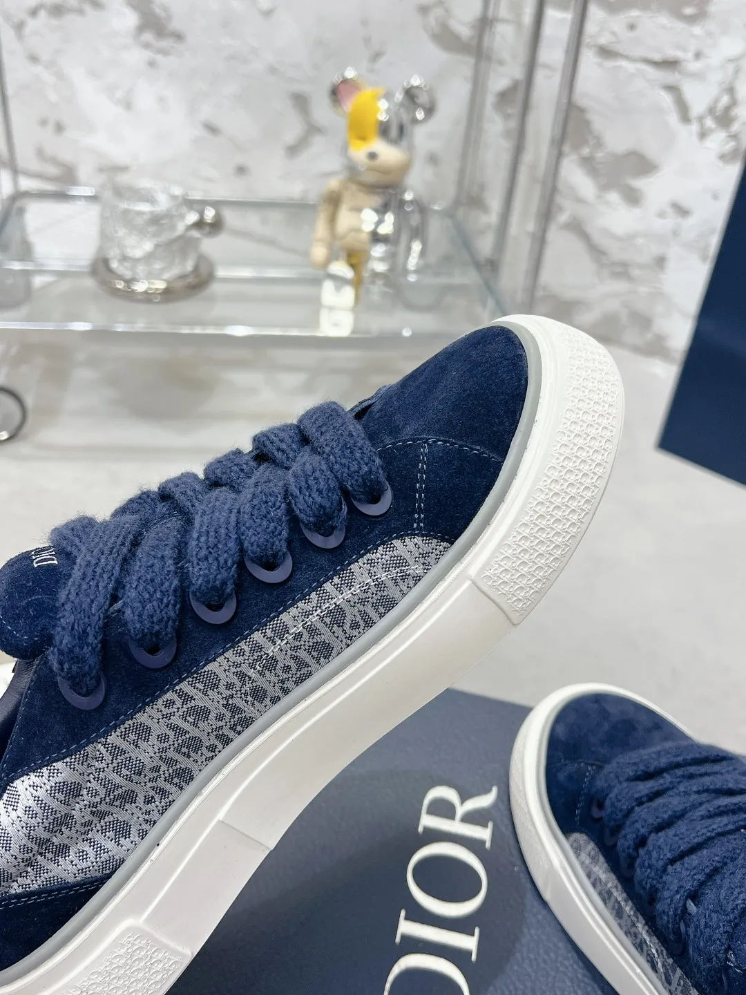 👟👟Ex-factory price 560👟👟Women's shoes, women's clothing, women's shoes factory top version Dior Dior B33 series! Casual sneakers for couples 👟 Purchased from the original, developed and made. Carefully crafted from Dior gray cow leather, decorated with tone-on-tone CD Diamond pattern canvas panels on the sides. The shoelace eyelets in the shape of CD Icon are clever and exquisite, and the two-color sole, tongue and heel are all decorated with special details, making it even more refined. It is a very casual and versatile shoe. 🔘Fabric: Original customized calfskin + Oblique floral fabric 🔘Inner: Customized breathable lining 🔘Outsole: Original molded T👟👟Ex-factory price U combination outsole 🔘Sole thickness: 3CM 🔘Number of sizes: Women’s size: 35-41 Men’s size: 38-46 (Female 41, Men’s 38, 46 customized are not returnable)